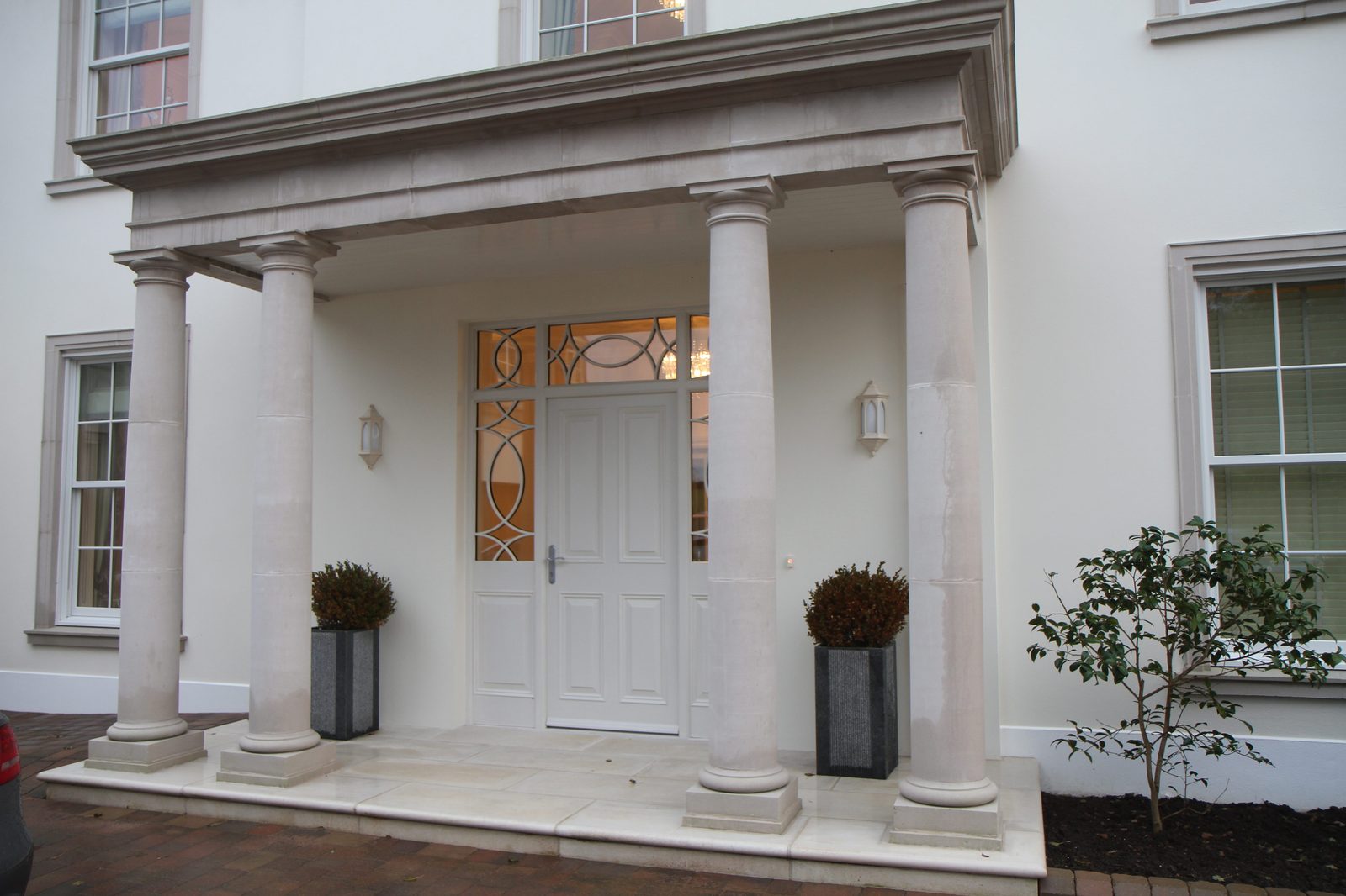 Rouen House — portico